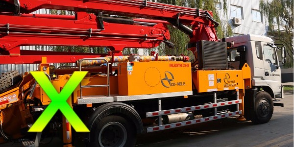 小型混凝土泵車為什麽會產（chǎn）生側翻，應當及早預防——科尼樂（lè）