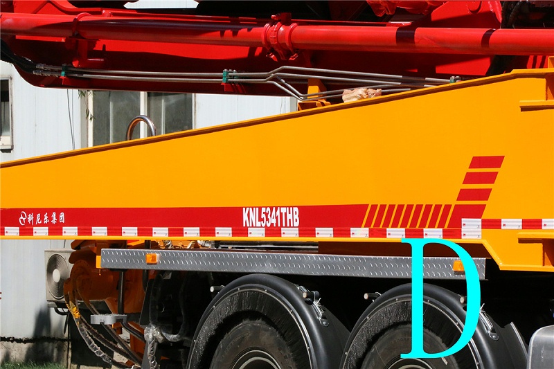 青島小型混（hún）凝土泵車價格 (1)