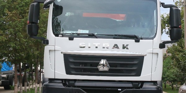 泵車是靠什麽進行泵送的