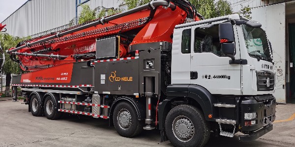 科尼（ní）樂汕德卡（kǎ）58米泵車