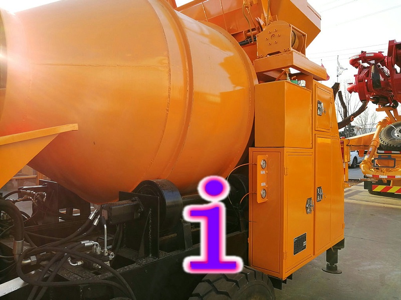 青島小（xiǎo）型混凝土泵車價格（gé） (2)