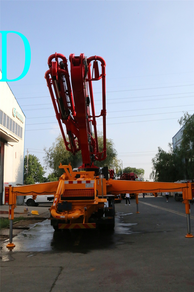 青（qīng）島（dǎo）小型混凝土泵車價格 (1)