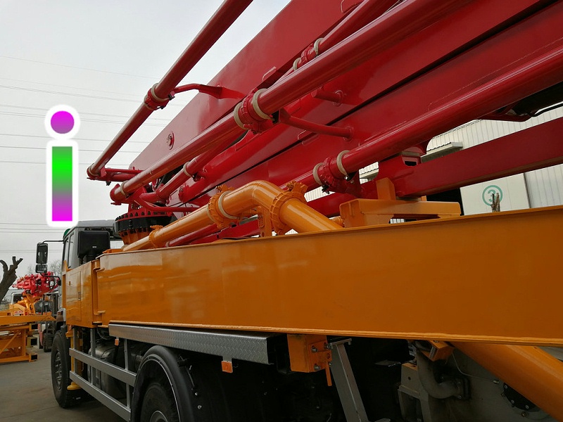 青島小型混凝土（tǔ）泵車價格 (2)