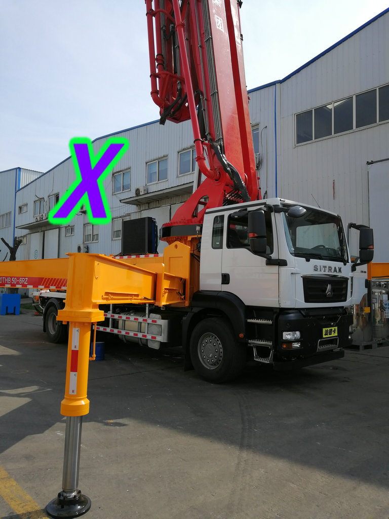 青島（dǎo）小型混凝（níng）土泵車價格 (2)