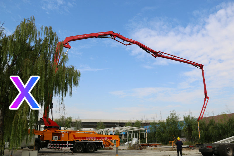 小型混（hún）凝土泵車