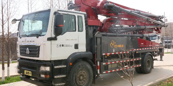 混凝土泵車是靠什麽實（shí）現泵送的？