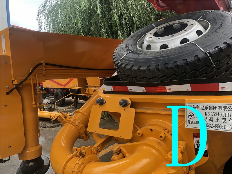 青島小（xiǎo）型混凝土泵車價格 (35)