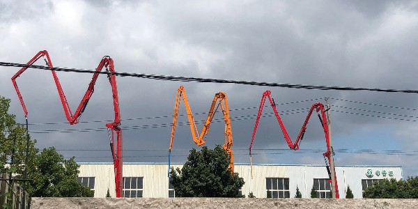 混凝土（tǔ）泵輸送管道（dào）固定以免滑動