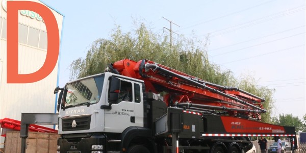 為保（bǎo）證泵車作業的安全性，混凝土料（liào）鬥必須處於關閉的狀態