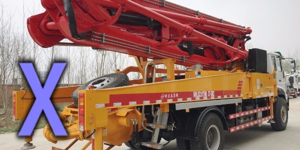 小型泵（bèng）車—澆注時，所泵送的骨料出現空隙該咋辦？