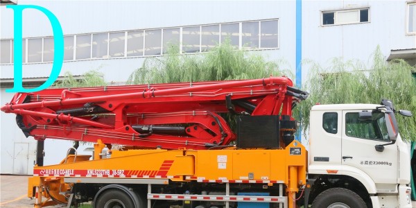你還在這樣修小型混凝土泵車嗎？快停下來（二（èr））