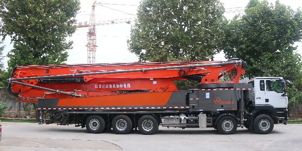 70米長臂架（jià）泵車在施工（gōng）時要（yào）注意臂架振（zhèn）動問題