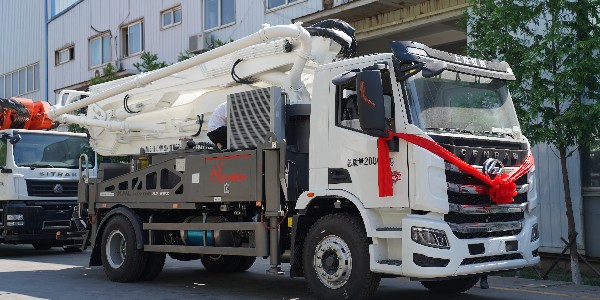 泵（bèng）車臂架在出車前要注意（yì）哪幾（jǐ）項呢（ne）