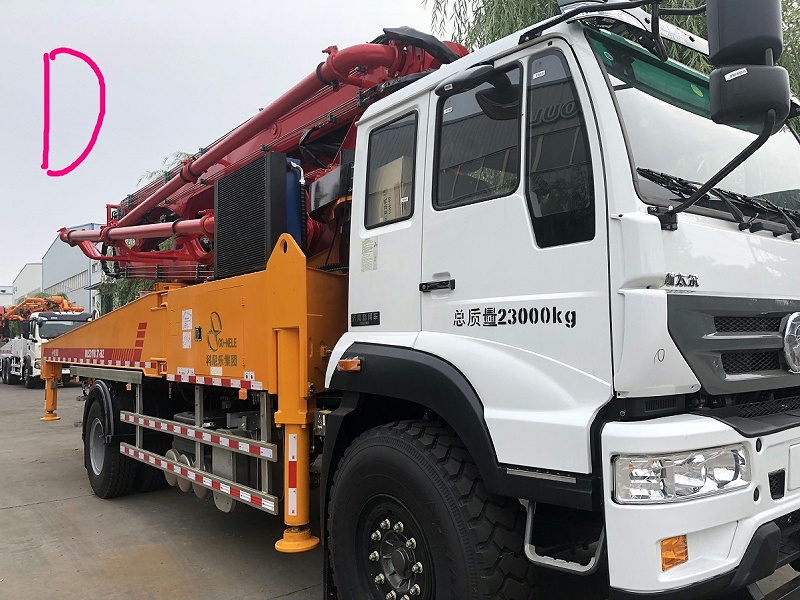 青島小（xiǎo）型混凝土泵車價格 (21)