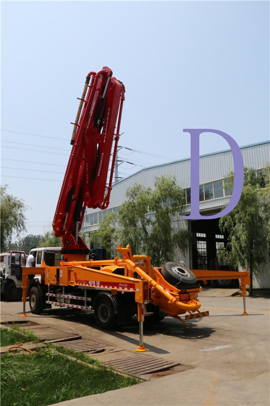 青島混（hún）凝土泵車價格 (29)