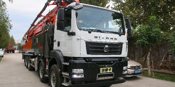 70米大泵車泵送強勁打灰穩定臂架（jià）可靠