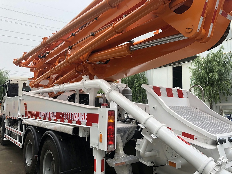 青島小型混凝土泵車價格（gé） (16)