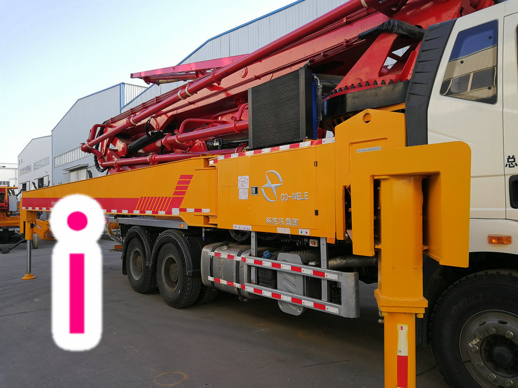 青島（dǎo）小型混凝土泵車價格 (12)