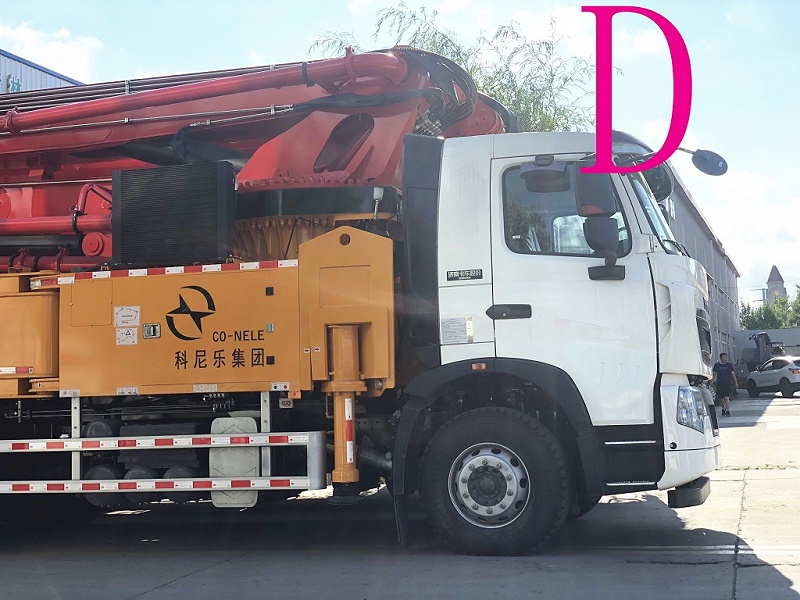 青島（dǎo）小型混凝土泵車價格（gé）