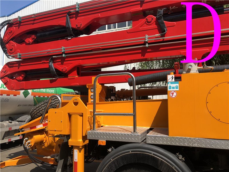 青島小（xiǎo）型混凝土泵車價格 (2)