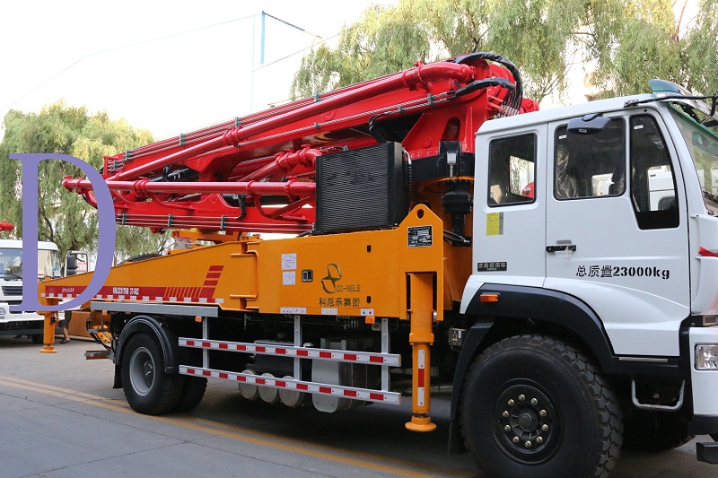 青島（dǎo）混凝（níng）土泵車價格 (11)