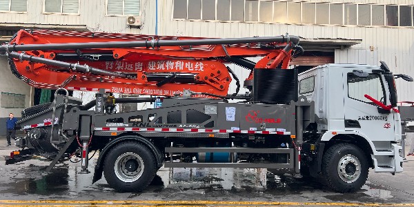 隨著（zhe）32米短臂架（jià）泵車（chē）成為農（nóng）村關注焦點，要（yào）如何選擇泵車
