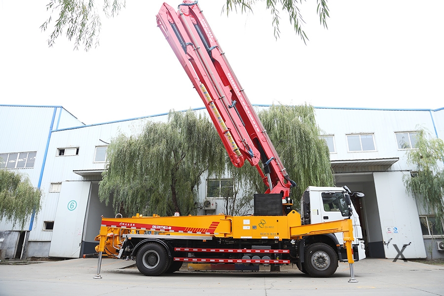 重汽豪（háo）沃33米混凝土泵車