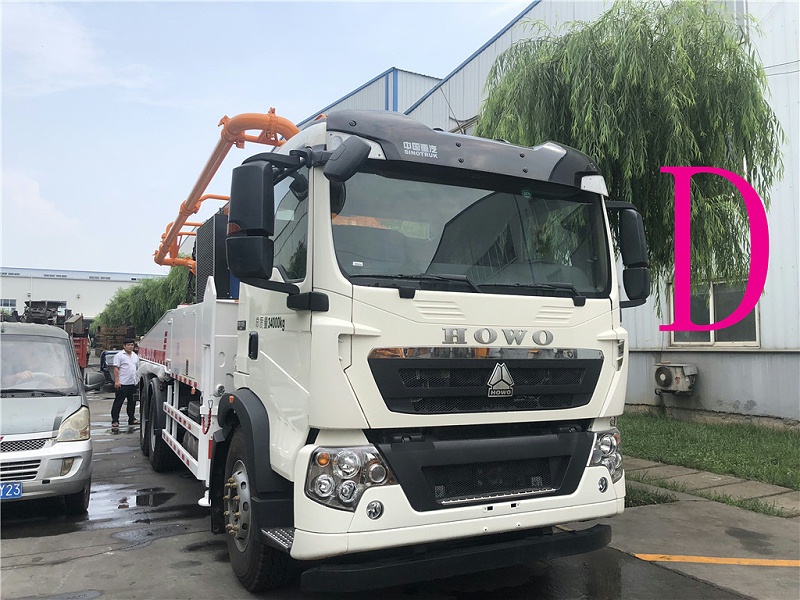 青島（dǎo）小型混凝土泵車價格 (10)