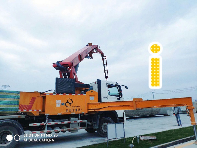 青島小（xiǎo）型混凝土泵車價格 (5)