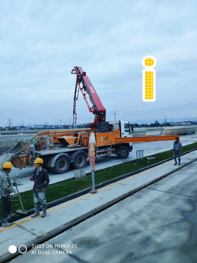 青島小型混凝土泵車價格 (9)