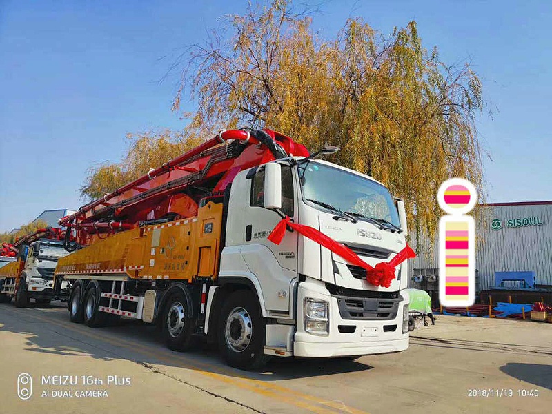 青島小（xiǎo）型混凝土泵車（chē）價格 (6)