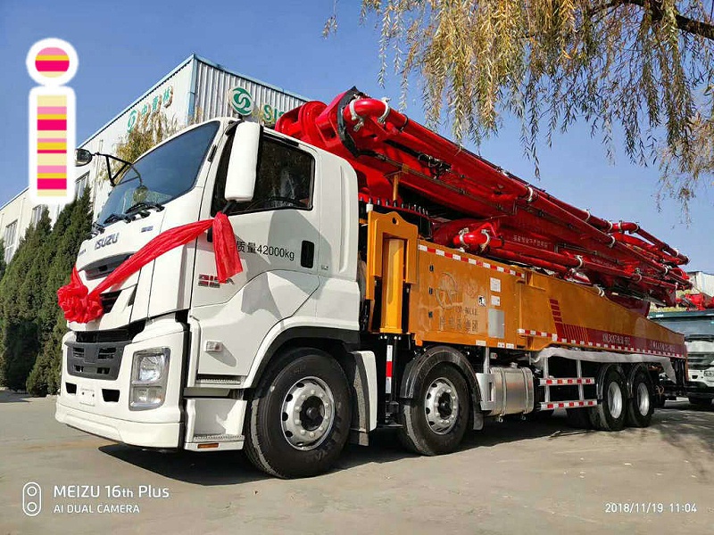 青島小（xiǎo）型混凝土泵車價格 (8)