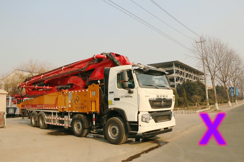 青島（dǎo）小型混凝土（tǔ）泵車價格 (10)