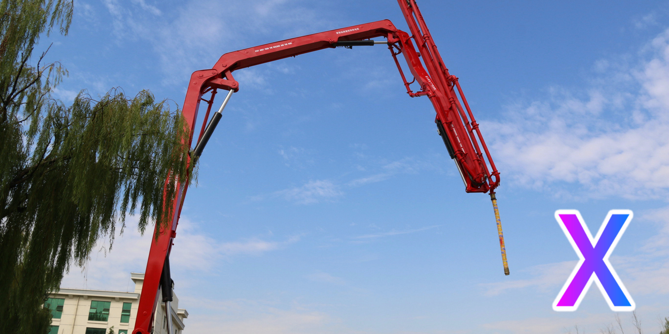 小型混（hún）凝土泵車（chē）實際施工過程中必須（xū）注意哪些重要事項？——科尼樂