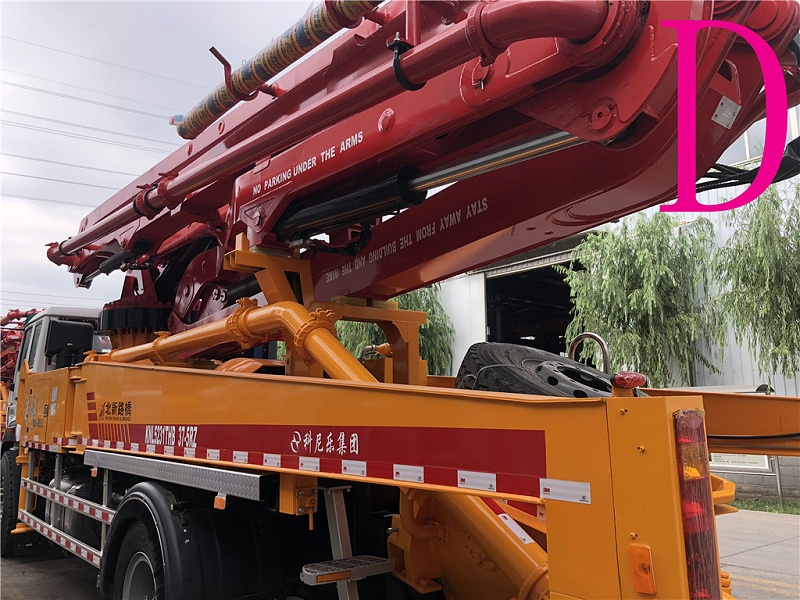 青島小型混凝土（tǔ）泵車價格 (5)