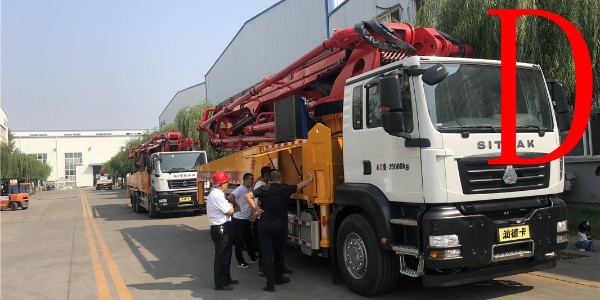 在混凝土泵車和混凝土泵（bèng）不同價格下你怎麽選擇（zé）