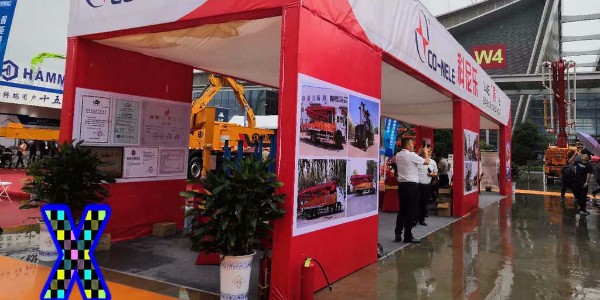 混凝土（tǔ）泵在下斜（xié）坡泵送時應當采取哪種措施防止骨料自流導致真空現（xiàn）象？