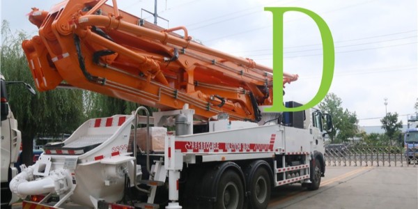 新的混凝（níng）土泵車在（zài）使用（yòng）時要注意（yì）哪些呢？