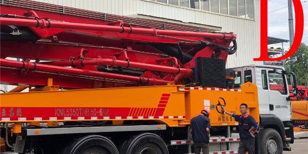 怎樣購買一台小型混凝土泵車，什（shí）麽價格（gé）劃算？