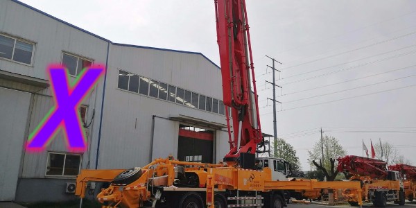 小（xiǎo）科說泵車（chē）—小型混凝土泵車的油液（yè）中跑（pǎo）進去空氣了怎麽（me）辦？