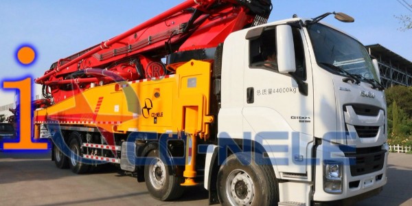 小（xiǎo）型泵車管道滑動或脫落時，就（jiù）需要給（gěi）你的愛車更滑新管（guǎn）了