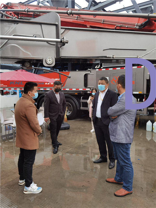 青島（dǎo）混凝土泵車價格 (38)