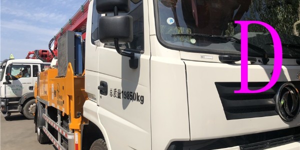 小型混（hún）凝土泵車換活塞麻煩？科尼樂教您幾招