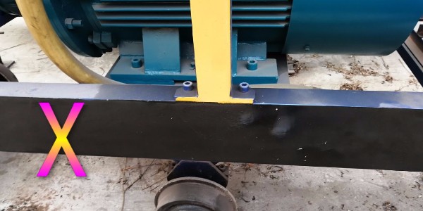 混凝（níng）土泵在進行泵送前（qián），水泥砂漿注入料鬥後為何要先進行反向攪拌？